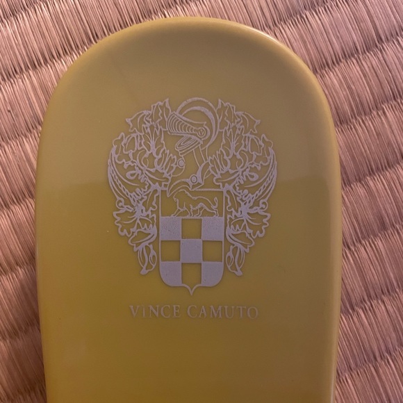 Beautiful jelly sandals!! Vince Camuto! 🍐 - Picture 2 of 5